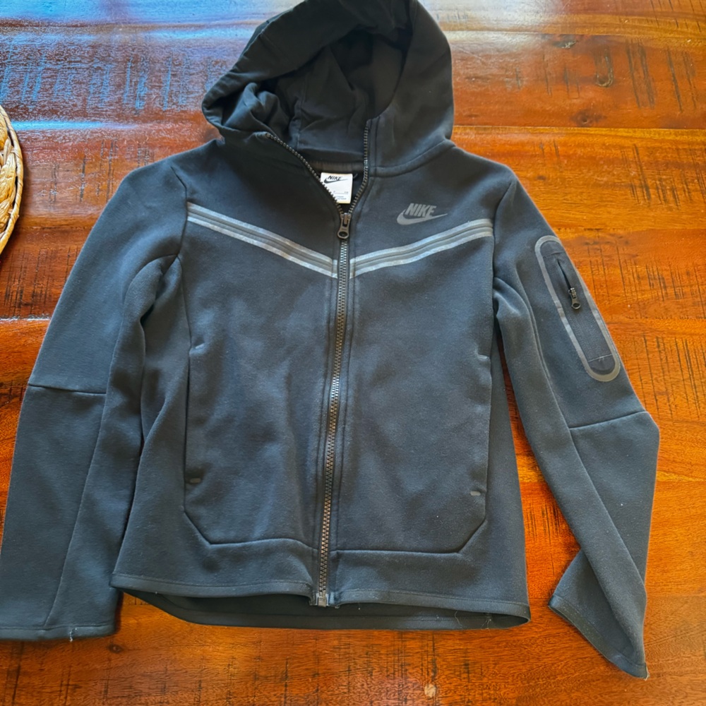 Boys NIKE - TECH SIZE SMALL